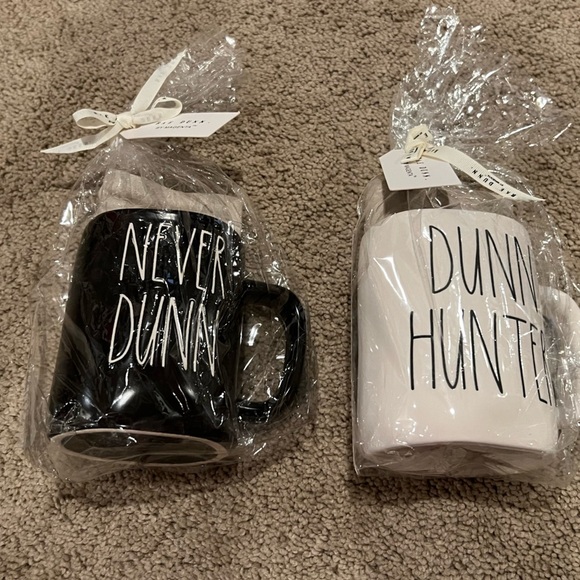 ⭐️BOGO FREE⭐️ NWT Rae Dunn mug and tea towel gift sets - Picture 1 of 4